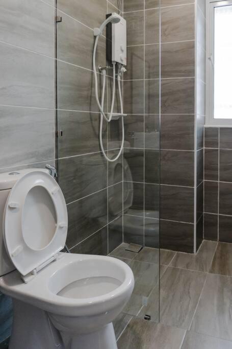 Apartment Ksl A 3r3b 1-5pax #daya#austin#ikea#aeon